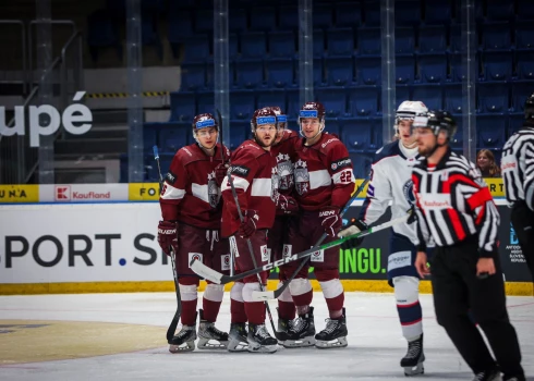 Latvijas hokejisti Slovākijas turnīrā samaļ miltos Norvēģiju
