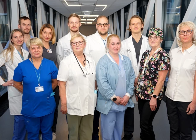 Austrumu slimnīcā gados jaunam pacientam veic sarežģītu sejas audzēja izņemšanas un rekonstrukcijas operāciju