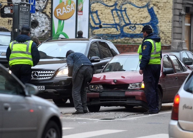 Kā rīkoties, ja noticis ceļu satiksmes negadījums? Plus 5 situācijas, kad noteikti jāsauc policija