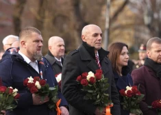 Labāk maksāt sodu nekā runāt latviski? "Stabilitātei!" deputāti izvairās no valsts valodas prasmes pārbaudes