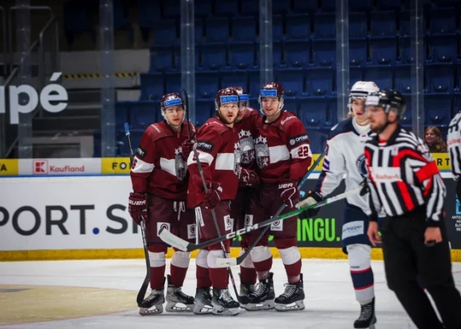 Latvijas hokejisti pārbaudes turnīru noslēdz ar zaudējumu pret Slovākiju