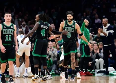 "Celtics" bez Porziņģa droši apspēlē "Magic"