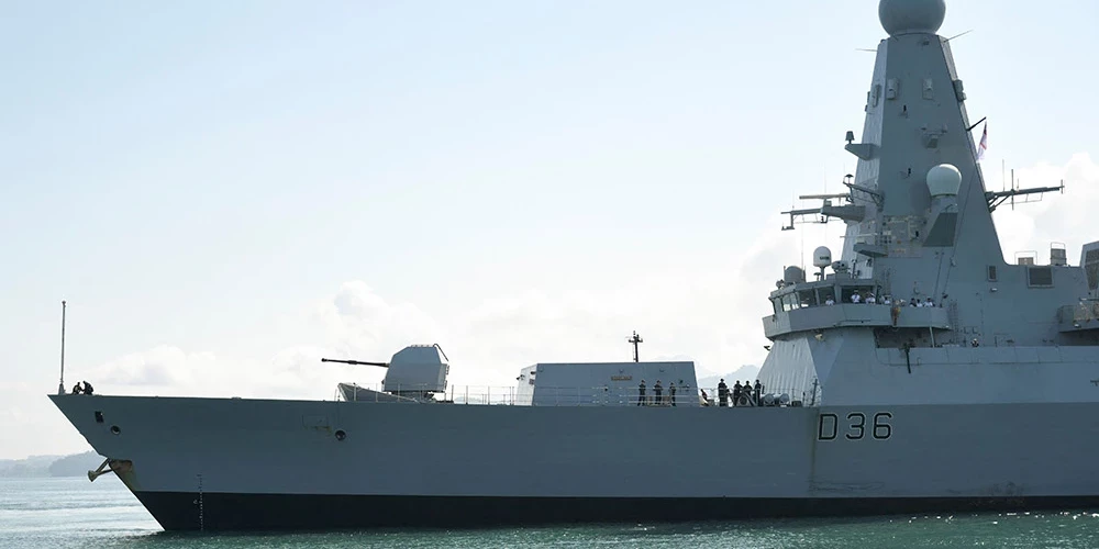 Lielbritānijas Karaliskās karaflotes kuģis Sarkanajā jūrā notriecis uzbrukuma lidrobotu
