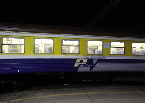 Pasažieru vilciens pie Cēsīm sabraucis cilvēku; vilciens Rīga-Valga kavējas