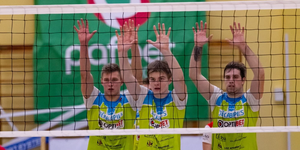 VIDEO: Jēkabpils "Lūši" volejbolisti atspēlējas no 0-2 un iekļūst kausa finālā