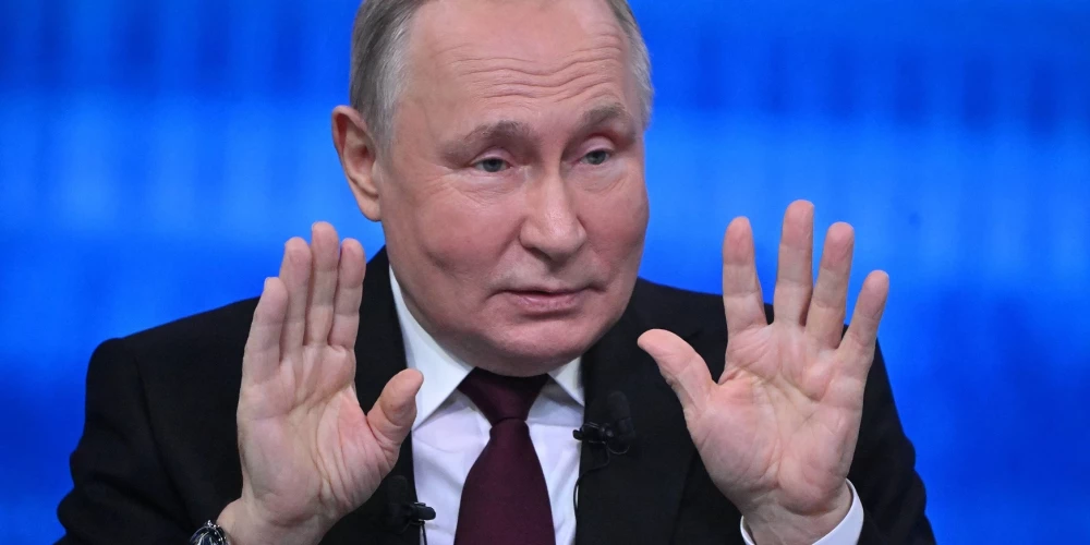 Bažas par Krievijas iebrukumu kādā NATO dalībvalstī Putins nosaucis par "pilnīgām muļķībām"