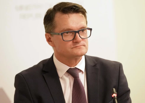 Aizsardzības ministrijas valsts sekretārs Garisons.