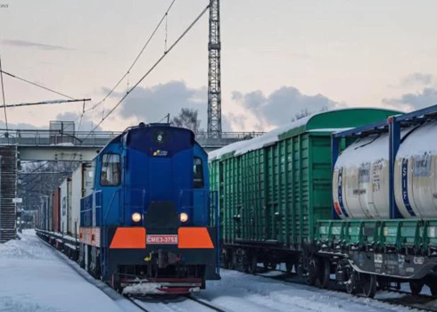 Jaunais dzelzceļa savienojums Rīgas ostā atslogos pilsētu no kravas autotransporta