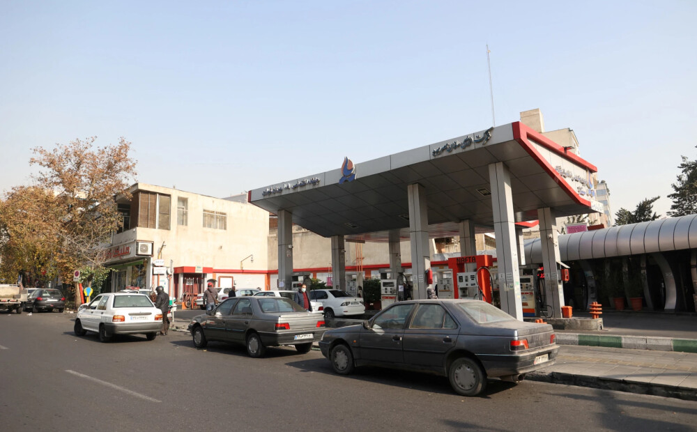 Irānā pārtrauc darboties gandrīz 70% degvielas uzpildes staciju
