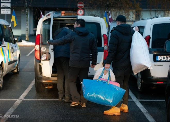 Uz Ukrainu devies Valsts policijas ziedoto 20 transportlīdzekļu konvojs