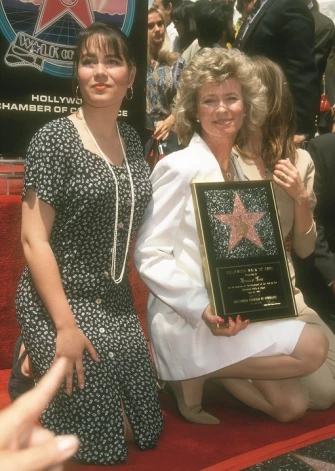 Šenona Lī un Linda Lī Kaldvela piedalās Brūsa Lī Holivudas Slavas alejas ceremonijā 1993. gadā.