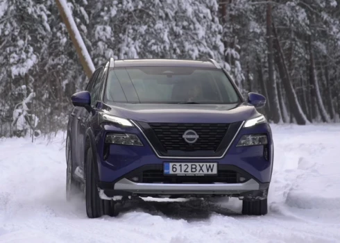 VIDEO: Ko ziemā spēj "Latvijas Gada auto 2024"? "Nissan X-Trail" e-4orce tests