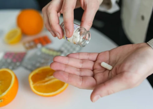 Дефицит витамина С был серьезной угрозой для здоровья человека в древности. Почему нужно прямо сейчас бежать за ним в аптеку?