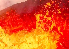VIDEO: Islandē tapuši, iespējams, iespaidīgākie kadri no vulkāna izvirduma, kas jebkad uzfilmēti (drons tika upurēts)