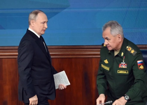 Šoigu atskaitās Putinam.