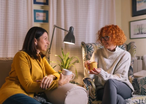 Pirmā pazīme, pēc kuras var atpazīt tā saukto upuri – cilvēks stāsta, ka netiek ar dzīvi galā tāpēc, ka mamma nodarījusi pāri, kaimiņi uzvedas nepareizi un valdība slikti pārvalda valsti. Vaina ir tikai ārpusē.