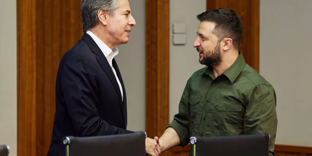 ASV valsts sekretārs Entonijs Blinkens un Ukrainas prezidents Volodimirs Zelenskis 2022. gada 24. aprīlī Kijivā.