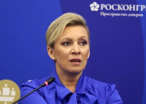 Мария Захарова заявила, что Россия ответит на "рейдерский захват" Дома Москвы в Риге