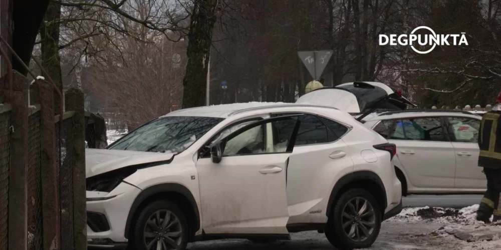 Водитель Lexus проигнорировал дорожные знаки и протаранил Volkswagen Сергея в Иманте