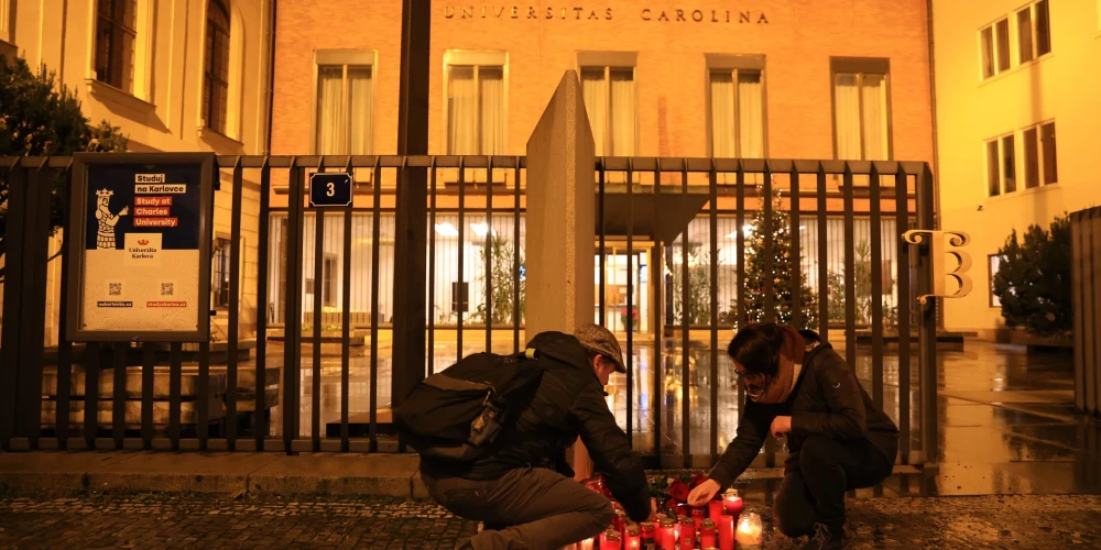 Latvijas studenti notikušajā apšaudē universitātē Prāgā nav cietuši un ir drošībā
