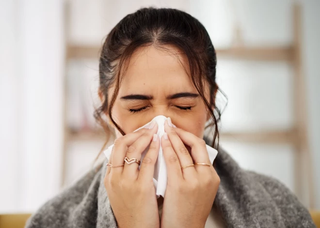Kā cīnīties ar saaukstēšanos pirmajās 24 stundās, lai slimošanu neievilktu garumā