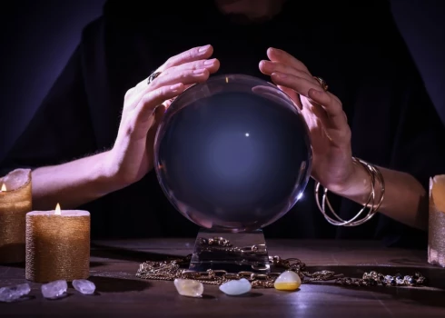 Kristāla bumba ne vienmēr saka patiesību.