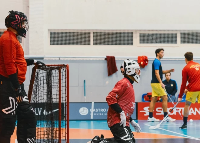 Latvijas florbola čempionāta līderu duelī uzvar "Masters"/"Ulbroka"