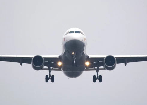 Krievija izveidojusi viltus aviokompāniju nelegālo migrantu pārvadāšanai uz Eiropu caur Minsku