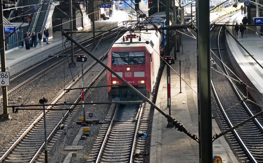 Vācijas vilciena mašīnists pametis atkabinājušos vagonus ar pasažieriem