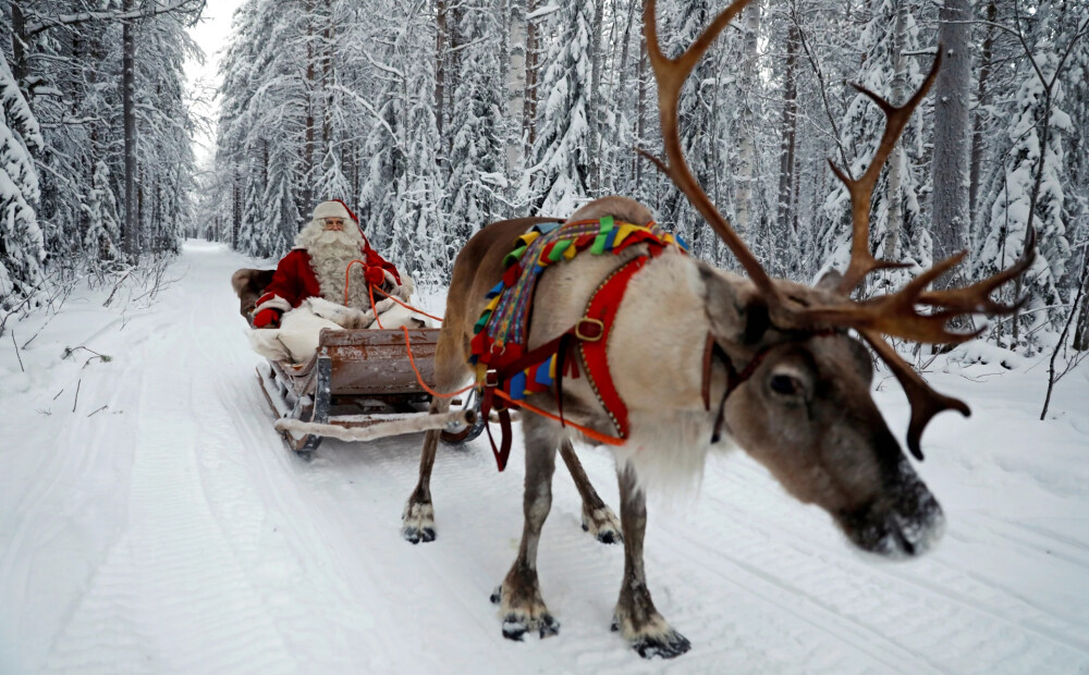 Ziemeļbriežu pajūgā Ziemassvētku vecītis devies garajā ceļā