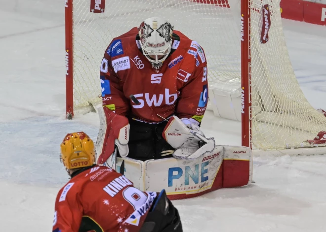 Gudļevskis sekmē "Fischtown Pinguins" piekto uzvaru pēc kārtas DEL spēlēs