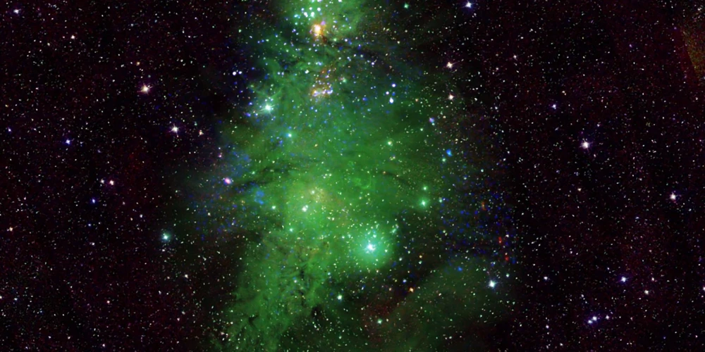 Jauni, satriecoši attēli atklāj "Ziemassvētku eglīti" kosmosā 