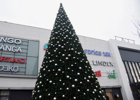 Mainīts darba laiks: kā Ziemassvētkos un gadumijā strādā lielie tirdzniecības centri Rīgā