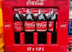 Uzņēmums "Coca-Cola" ziedojis 4444 maltītes labdarības virtuvei 