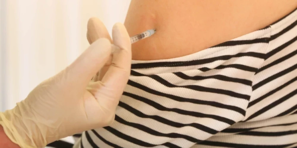 Пациенткам Рижского роддома не предлагают бесплатную прививку от гриппа - она кончилась