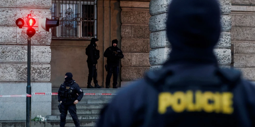 Slovākijā arestēts vīrietis, kurš draudēja sarīkot slaktiņu “gluži kā ...