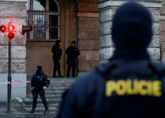 Čehijas policija apšaudes vietā (foto: Scanpix / Reuters)