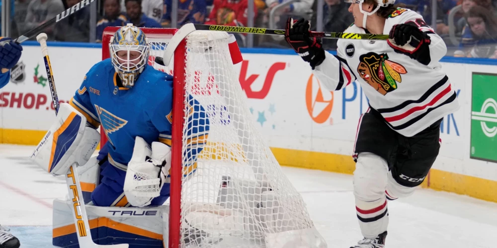 VIDEO: rets meistarstiķis — vienā dienā lakrosa stilā iemet divus fantastiskus vārtus NHL spēlēs!