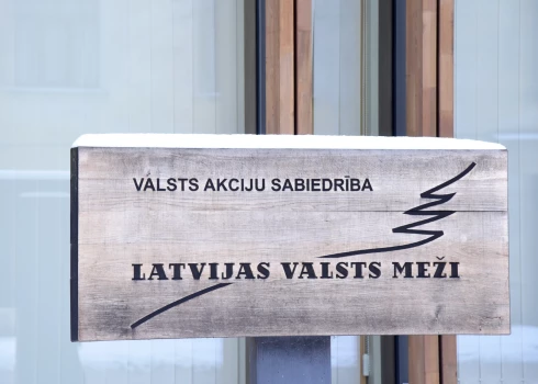 "Latvijas valsts meži" dāvinās 468 datorus Ukrainas skolēniem