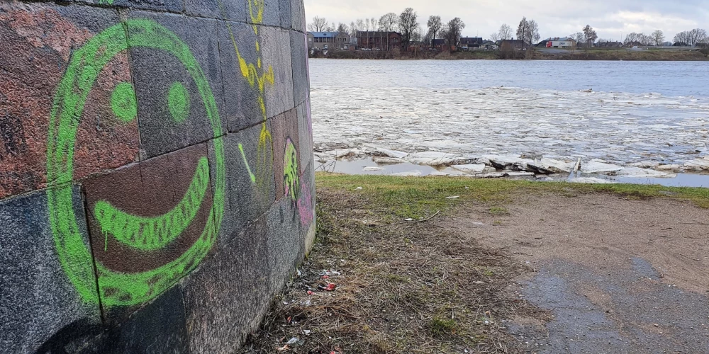 Dzeltenais brīdinājums paliek spēkā. Vairākās Latvijas upēs vēl nav pat sasniegts ūdenslīmeņa maksimums 