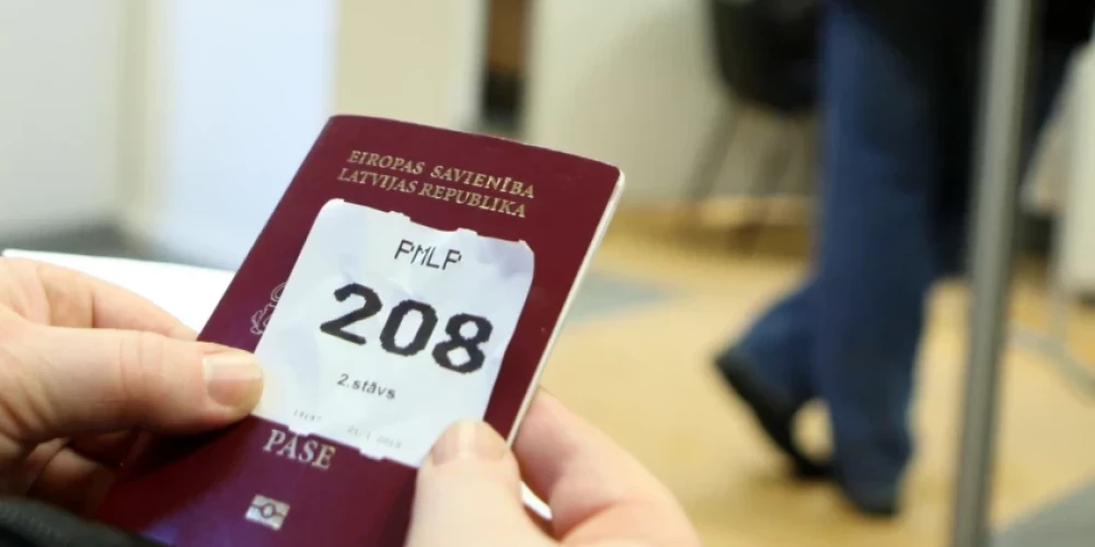 Каким жителям Латвии обязательно нужны паспорта?