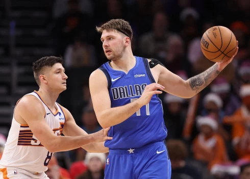 VIDEO: Dončičam 50 punkti "Mavericks" uzvarā pār "Suns"