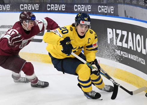 Latvijas U-20 hokejisti pasaules junioru čempionātu sāk ar zaudējumu
