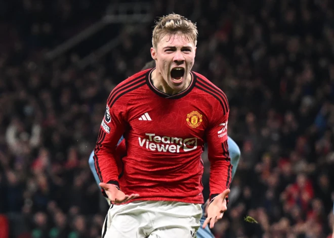 Hejluna pirmie vārti premjerlīgā sekmē Mančestras "United" laimīgu atspēlēšanos