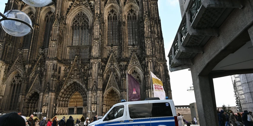 Vācijā aizturēts vīrietis saistībā ar uzbrukuma draudiem Ķelnes katedrālei
