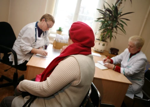 Под давлением семейные врачи подпишут договор с Национальной службой здравоохранения
