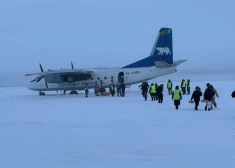 VIDEO: tas tik ir ledus — pasažieru lidmašīna nosēžas uz aizsalušas upes!