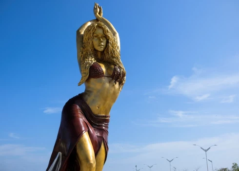 Kolumbijā atklāta dziedātājas Šakiras statuja, ko daudzi nodēvējuši par "pārāk pievilcīgu"