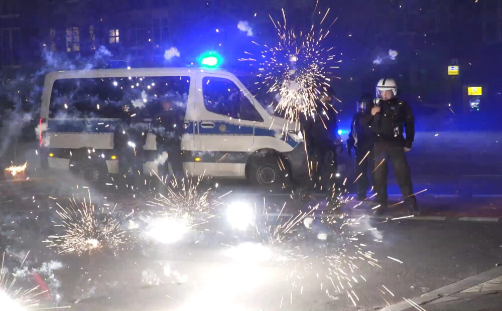 Vācijas policisti pārmet politiķiem bezdarbību: Vecgada vakarā atkal plosīsies huligāni