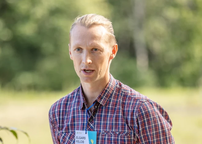 “Piedodiet, bērni!” Tētis īsteno nepopulāru pieeju viedtālruņiem; arī pats lieto podziņu telefonu